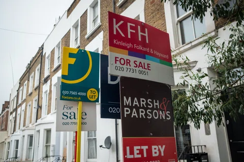 Lunchtime market roundup: Stocks mixed as UK house price growth halves featured picture