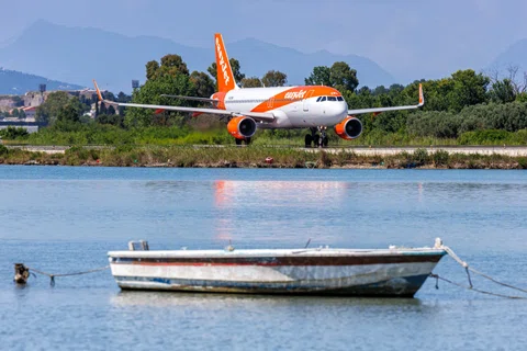 Shares in EasyJet lower despite strong third quarter featured picture