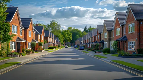 Early market roundup: FTSE 100 struggles as miners, housebuilders fall featured picture