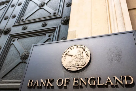 FTSE 100 ends lower after ‘hawkish’ BoE rate cut featured picture