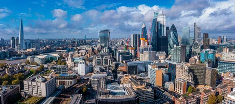 FTSE 100 higher at midday, all eyes on US tech stocks after previous sell-off featured picture