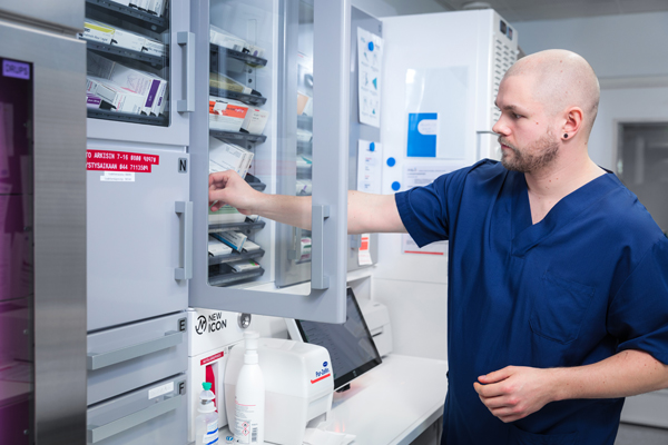 Newicon-smart-medicine-cabinet-opened.jpg