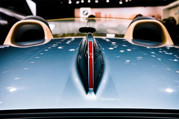 Futuristic-car-concept600x400.jpg