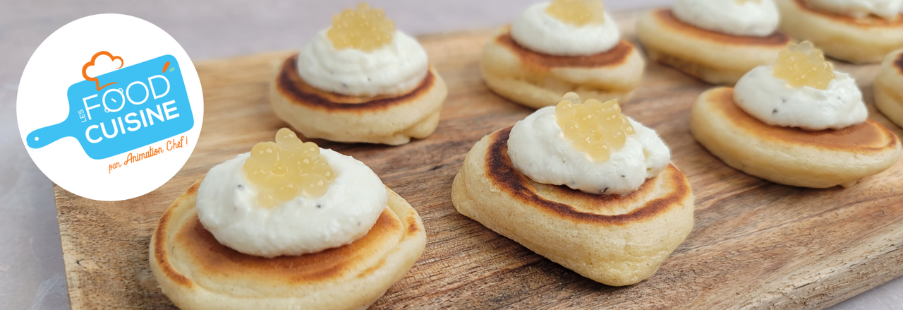 Mini blinis au chèvre frais et perles de miel