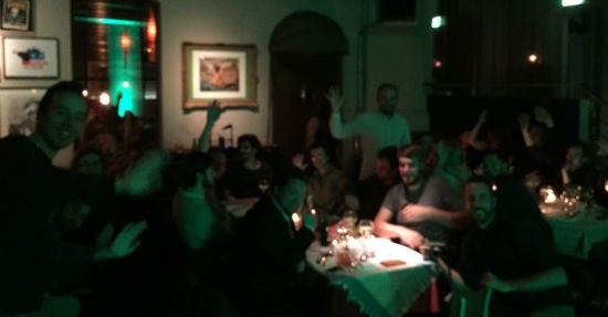 So feierten wir gestern im Off-Club - unsere Sicht war am Schluß ähnlich verwaschen...