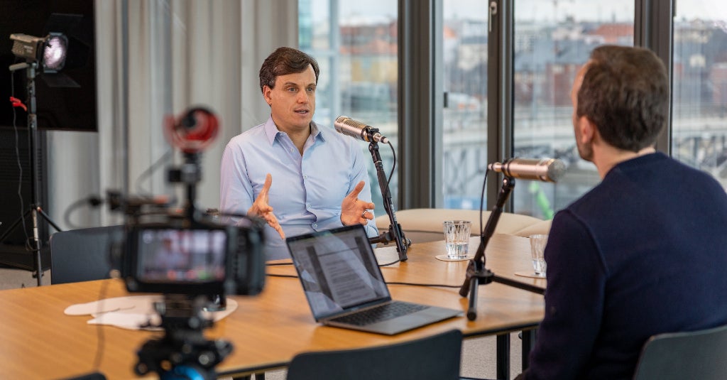 KKR-Europachef Philipp Freise und OMR-Gründer Philipp Westermeyer trafen sich zur Podcast-Aufnahme in Berlin. Foto: Florian Rinke