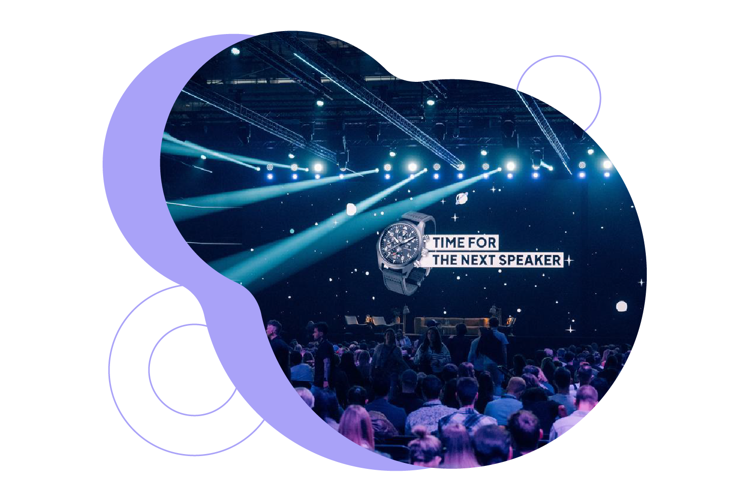 Bühne auf dem OMR Festival mit Publikum davor. Auf der Leinwand hinter der Bühne steht "Time for the next Speaker".