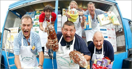 Die Plattformbetreiber buhlen wie Marktschreier um die Aufmerksamkeit der Verbraucher (Bildquelle: Gilde der Marktschreier)