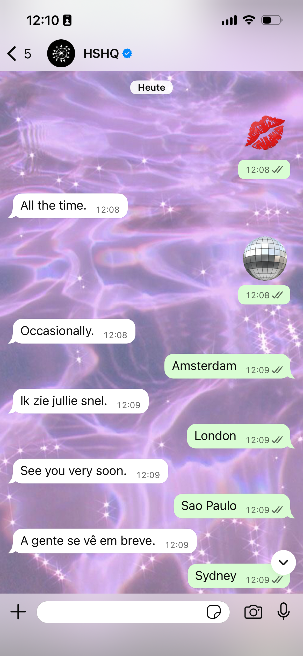 Durch das Versenden von Emojis oder Städtenamen konnten die Fans den Titel von Harry Styles neuem Album und die Städte der Tour herausfinden.