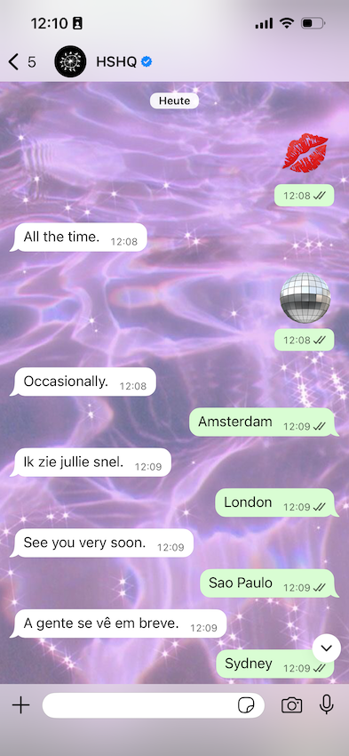 Durch das Versenden von Emojis oder Städtenamen konnten die Fans den Titel von Harry Styles neuem Album und die Städte der Tour herausfinden.