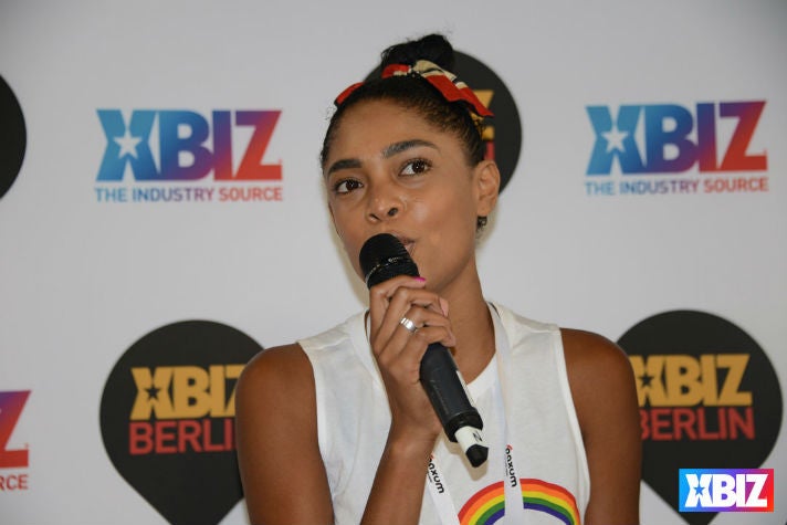 Luna Corazon Xbiz OMR