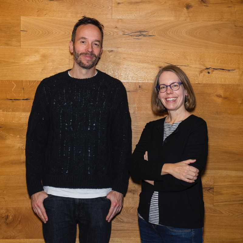 Philipp Westermeyer und Ex-Staatsanwältin Anne Brorhilker trafen sich in Berlin zur Podcast-Aufnahme. Erst danach wurde bekannt, dass Ex-SPD-Generalsekretär Kevin Kühnert Brorhilkers neuer Kollege wird. Foto: OMR