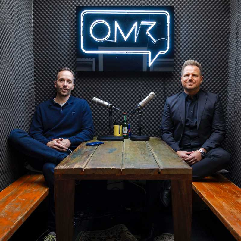 Philipp Westermeyer und Neura-Robotics-Gründer David Reger (rechts) trafen sich im Dezember zur Aufnahme. Foto: OMR