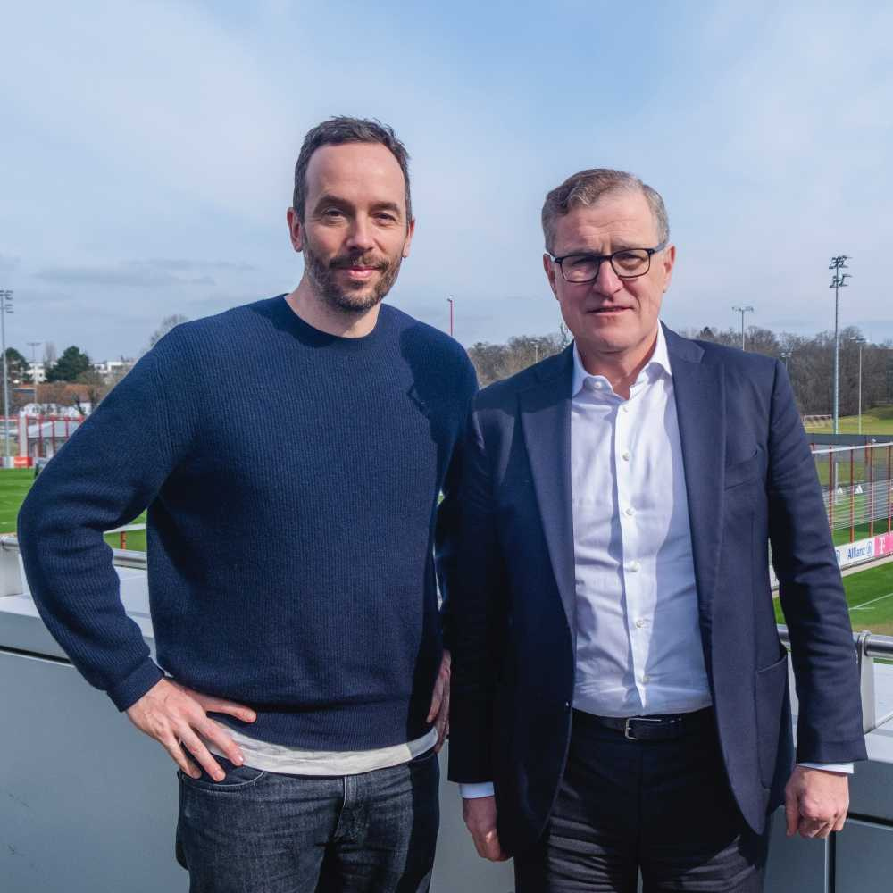 Mal wieder ein Besuch an der Säbener Straße: OMR-Gründer Philipp Westermeyer traf Bayern-Boss Jan-Christian Dreesen in München zum Interview. Foto: OMR