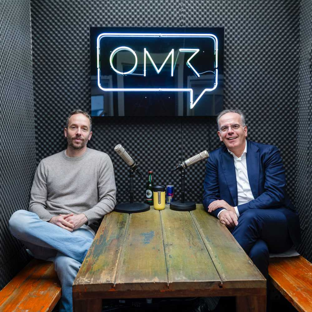 State-Street-Banker Jörg Ambrosius pendelt zwischen den USA, England und Deutschland – und war nun zu Besuch im OMR-Studio in Hamburg bei Philipp Westermeyer (l.). Foto: OMR