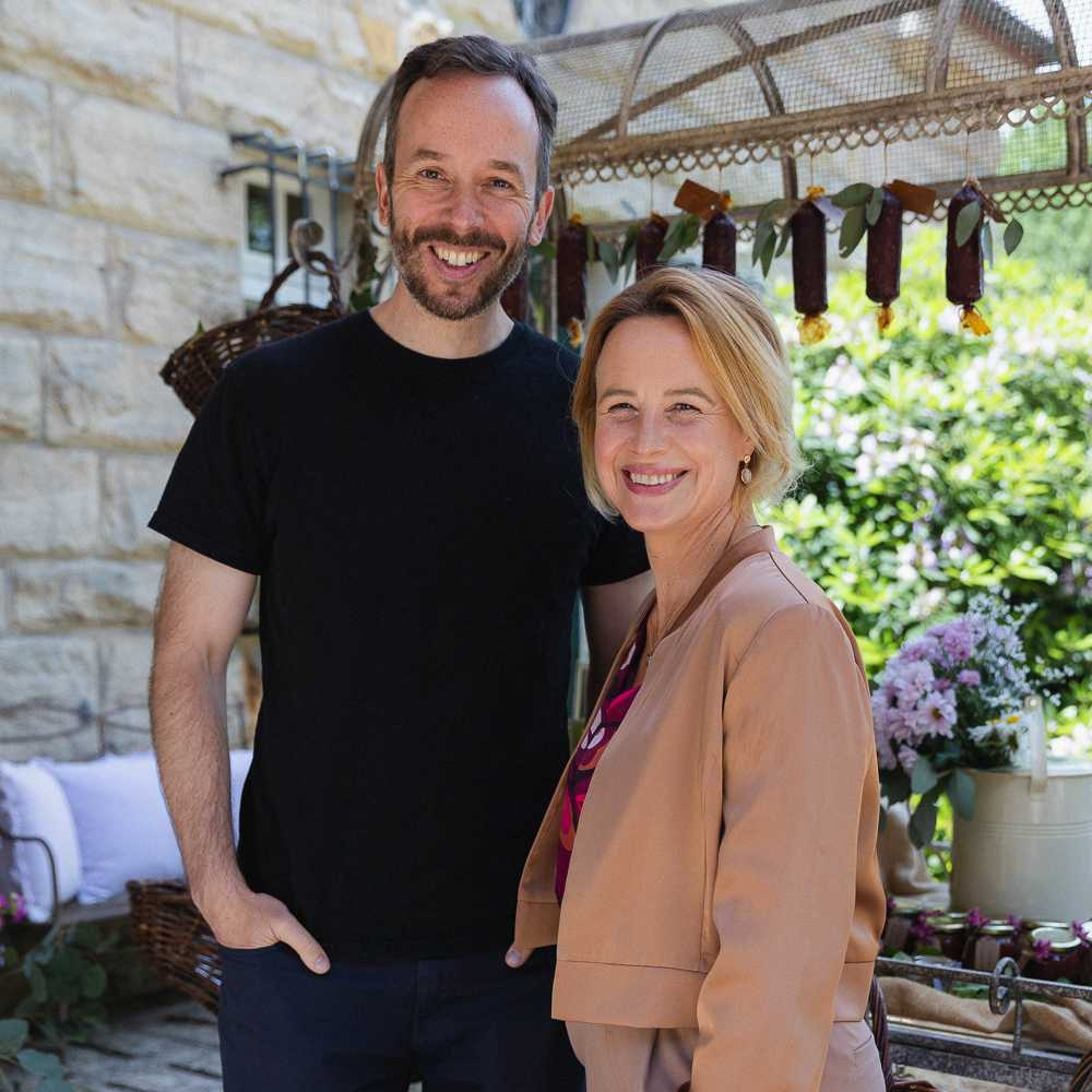 Treffen sich zwei Essener in Hessen... OMR-Gründer Philipp Westermeyer und Funke-Aufsichtsratschefin Julia Becker nach der Aufnahme am Rande einer Veranstaltung. Foto: OMR