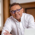 Dr. Stefan Schulte