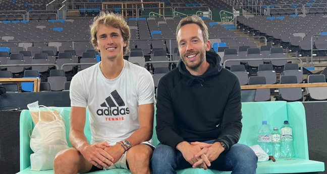 Alexander Zverev und Philipp Westermeyer trafen sich im Tennis-Stadion Am Rothenbaum in Hamburg. Foto: OMR