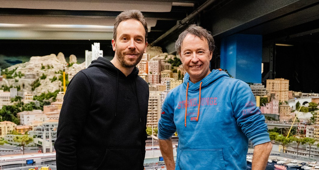 Philipp Westermeyer und Frederik Braun vor dem neuen Monaco-Abschnitt im Miniatur Wunderland