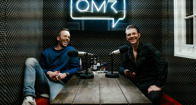 Philipp Westermeyer und Jeremy Fragrance im OMR-Studio in Hamburg. Foto: OMR