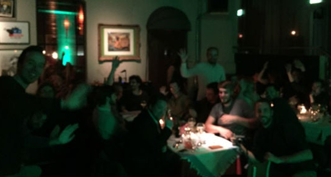 So feierten wir gestern im Off-Club - unsere Sicht war am Schluß ähnlich verwaschen...