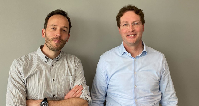 OMR-Gründer Philipp Westermeyer und Mercedes-Chef Ola Källenius trafen sich in Stuttgart zum Interview. Foto: OMR