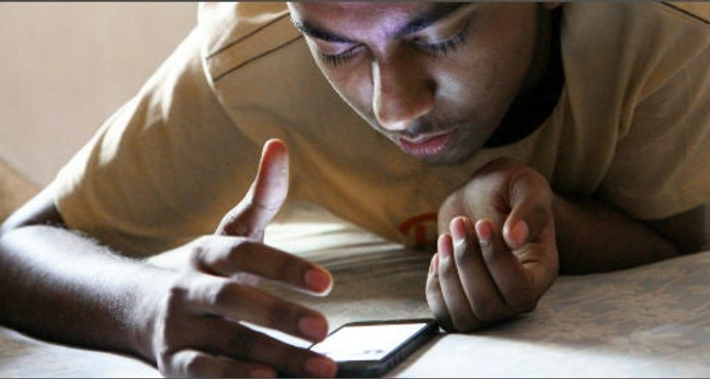 teen_smartphone