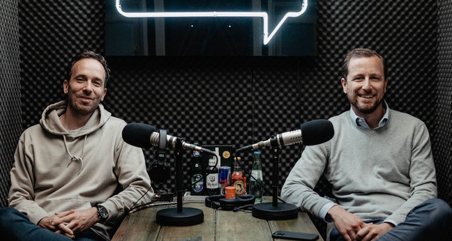Im OMR Podcast hatte Philipp Westermeyer dieses Mal McMakler-Chef Felix Jahn zu Gast. Foto: OMR