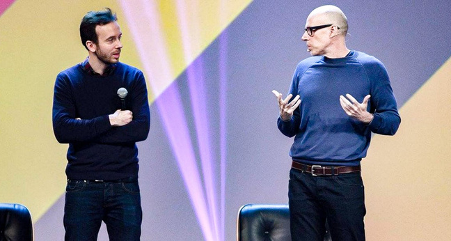 Philipp Westermeyer und Scott Galloway (r.) auf der OMR-Bühne