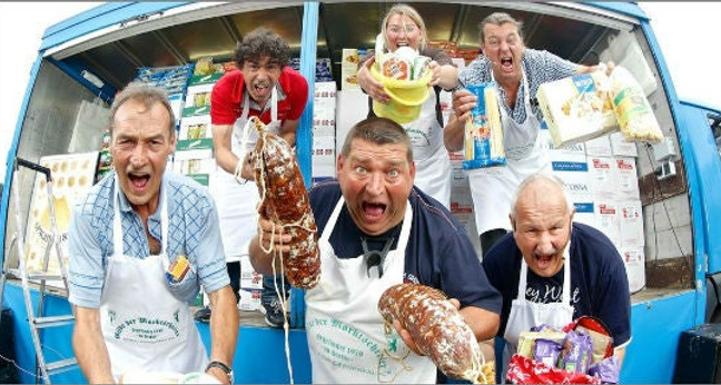 Die Plattformbetreiber buhlen wie Marktschreier um die Aufmerksamkeit der Verbraucher (Bildquelle: Gilde der Marktschreier)