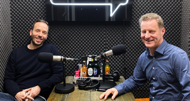 FKP-Scorpio-Gründer Folkert Koopmans (rechts) zu Gast bei Philipp Westermeyer im OMR-Studio. Foto: OMR