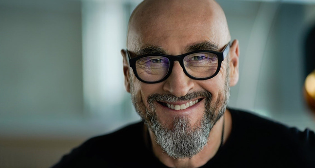 Erlebnis-Unternehmer Jochen Schweizer ist zu Gast im OMR Podcast. Foto: Jochen Schweizer