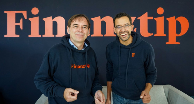 Hermann-Josef Tenhagen und Saidi Sulilatu leiten den Finanz-Ratgeber Finanztip. Foto: Finanztip