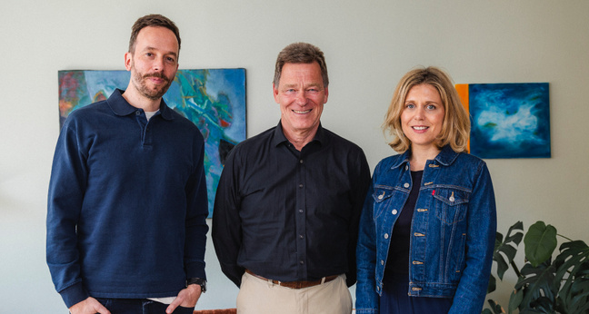 Philipp Westermeyer und Cathrin Gilbert trafen Hans Königsmann (M.) in Berlin.