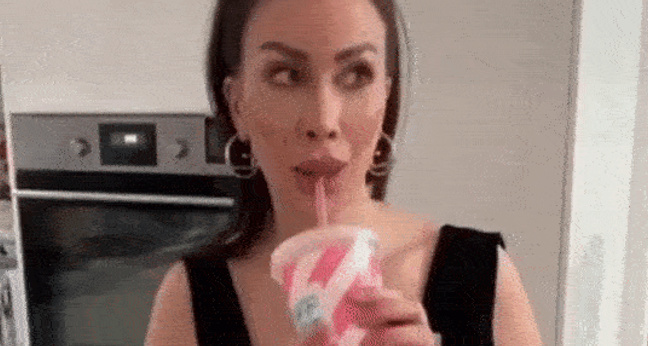 Koch-Influencerin Seyda Taygur wirbt für Offset Nutrition