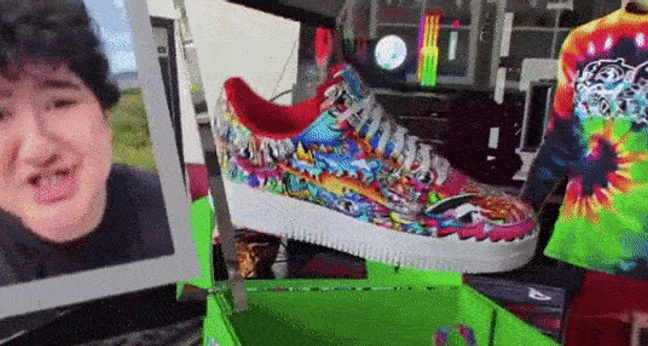 Beim Drop des NFT-Fashion-Labels RTFKT mit dem Krypto-Künstler Fewocious wurden in sechs Minuten Sneaker im Wert von 3,1 Millionen Dollar verkauft.