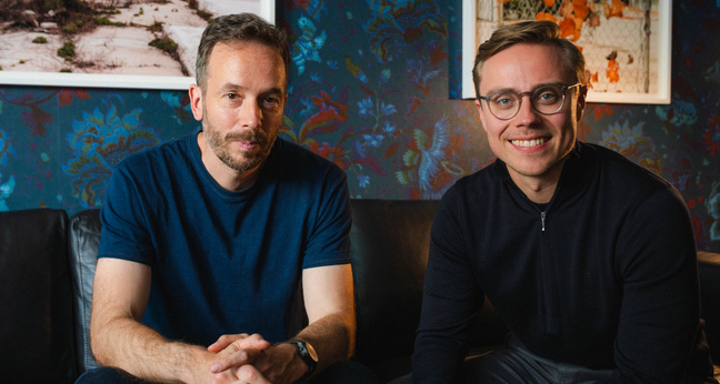 Parloa-Gründer Malte Kosub (r.) traf sich mit OMR-Gründer-Philipp Westermeyer in New York zur Aufnahme. 