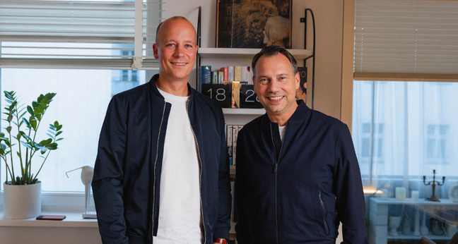 OMR-Redakteur Florian Rinke hat Sebastian Fitzek für die Aufnahme in Berlin getroffen. Foto: OMR