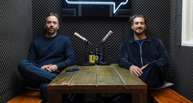 Ralph Hage (rechts, hier mit OMR-Gründer Philipp Westermeyer) stammt aus dem Libanon. Er spricht und versteht zwar Deutsch, das Interview wollte er aber lieber auf Englisch führen. Foto: OMR