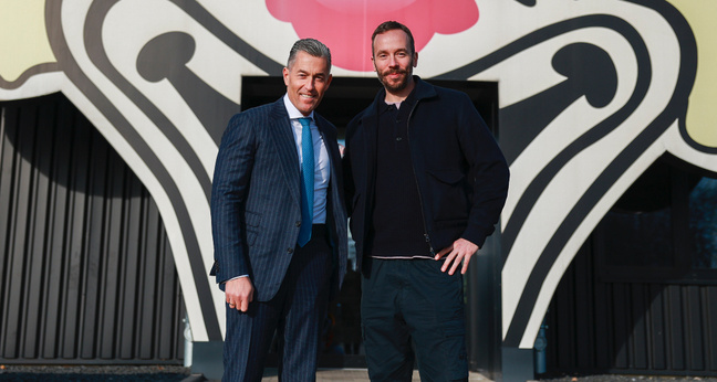 Optik: Mailänder Kaufmann, Business: Kölner Karneval – Philipp Westermeyer (r.) besuchte Deiters-Chef Herbert Geiss in Frechen. Foto: OMR