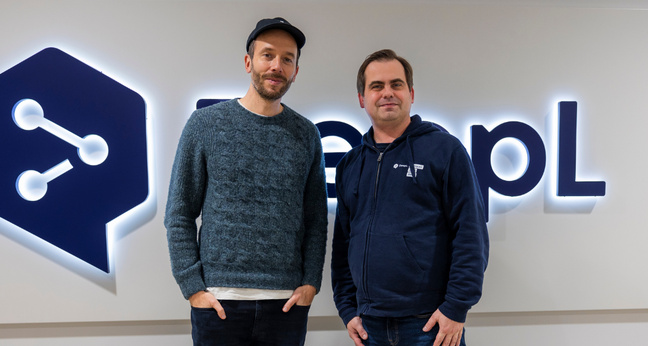 Philipp Westermeyer und Jaroslaw "Jarek" Kutylowski in der Kölner DeepL-Zentrale.