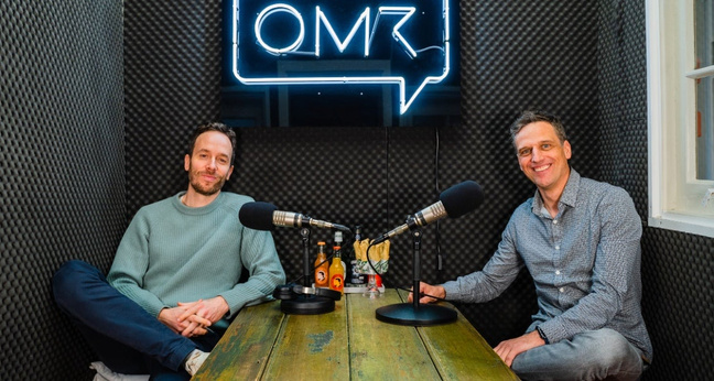 OMR-Gründer Philipp Westermeyer und Amazon-Deutschland-Chef Rocco Bräuniger beim Treffen im Hamburger OMR-Office. Foto: Rikkert Aussems