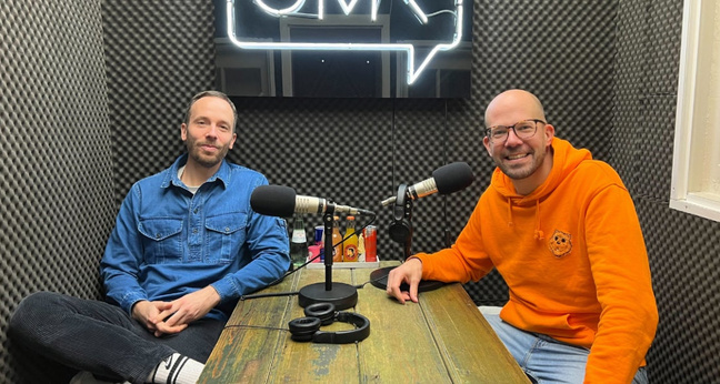 Obi-CEO Sebastian Gundel (rechts) ist zu Gast im Podcast von Philipp Westermeyer. Foto: OMR