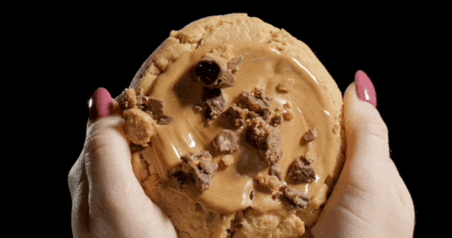 Crumbl Cookies 550