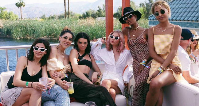 revolve_festival_kendall_jenner_friends