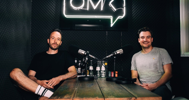 OMR-Gründer Philipp Westermeyer und Enpal-Gründer Mario Kohle trafen sich zur Aufnahme in Hamburg. Foto: OMR