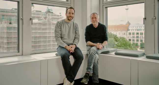 OMR-Gründer Philipp Westermeyer (links) traf den damaligen BMG-CEO Hartwig Masuch in Berlin zum Interview. Foto: OMR