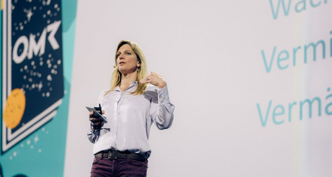 Polit-Ökonomin Maja Göpel spricht im Mai 2023 auf der Conference Stage beim OMR Festival. Foto: OMR