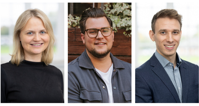 Drei Porträts nebeneinander im Hochformat: Links eine Frau mit blondem Haar und schwarzem Oberteil, in der Mitte ein Mann mit Brille und blauer Jacke vor einer Holzwand, rechts ein junger Mann im Sakko mit hellem Hemd. Alle drei blicken freundlich in die Kamera – sie gehören zum Forschungsteam der Studie zur Vier-Tage-Woche in Deutschland.