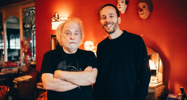 Roncalli-Chef Bernhard Paul und OMR-Gründer Philipp Westermeyer bei der Aufnahme des Podcasts in Pauls Kölner Wohnung. Foto: Julian Huke